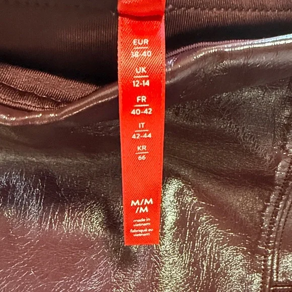 🍷 Spanx Faux Leather Burgundy Leggings Jeggings Women’s Size Medium - Picture 3 of 7